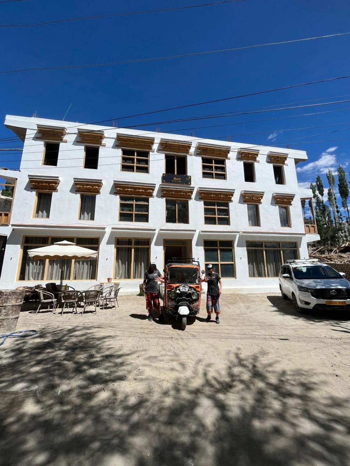 Honey Bee Hotel Leh Exterior photo